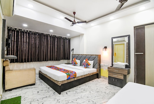 FabExpress SR Royale - Nr. Sealdah Station