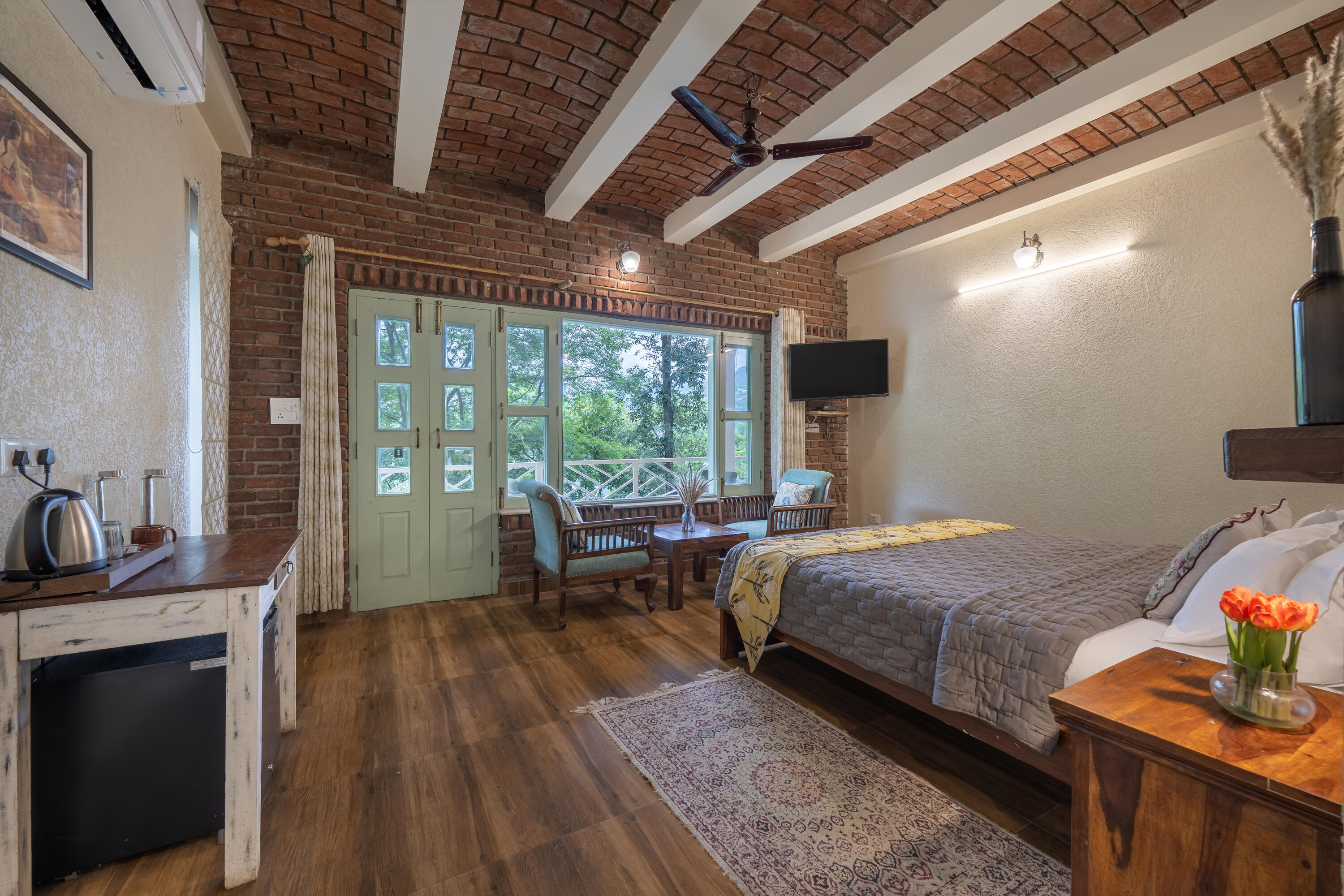 Echor Malusara Lakeview Retreat Bhimtal - Tap to explore photos