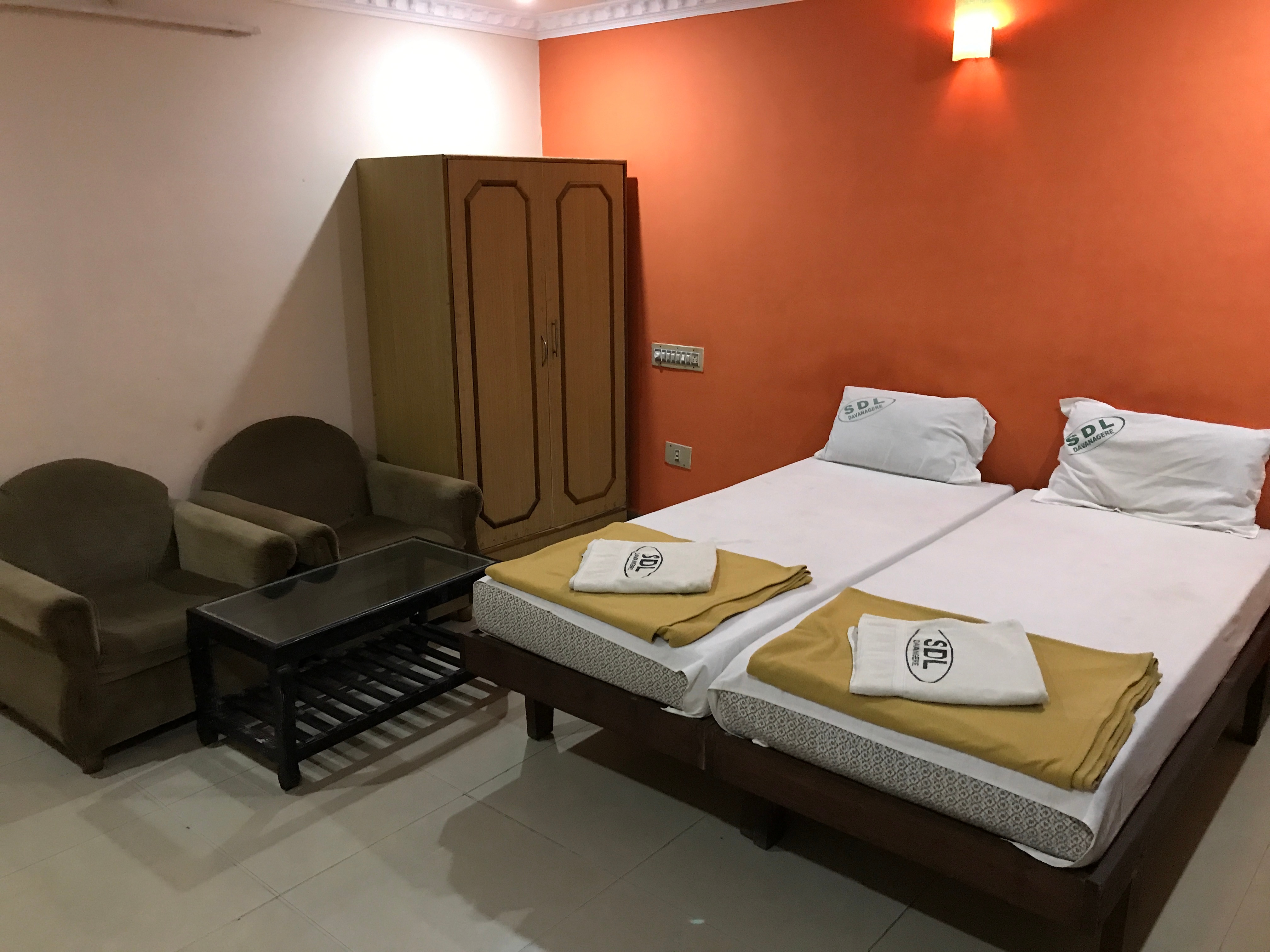 Shramajeevi Deluxe Lodge - Tap to explore photos