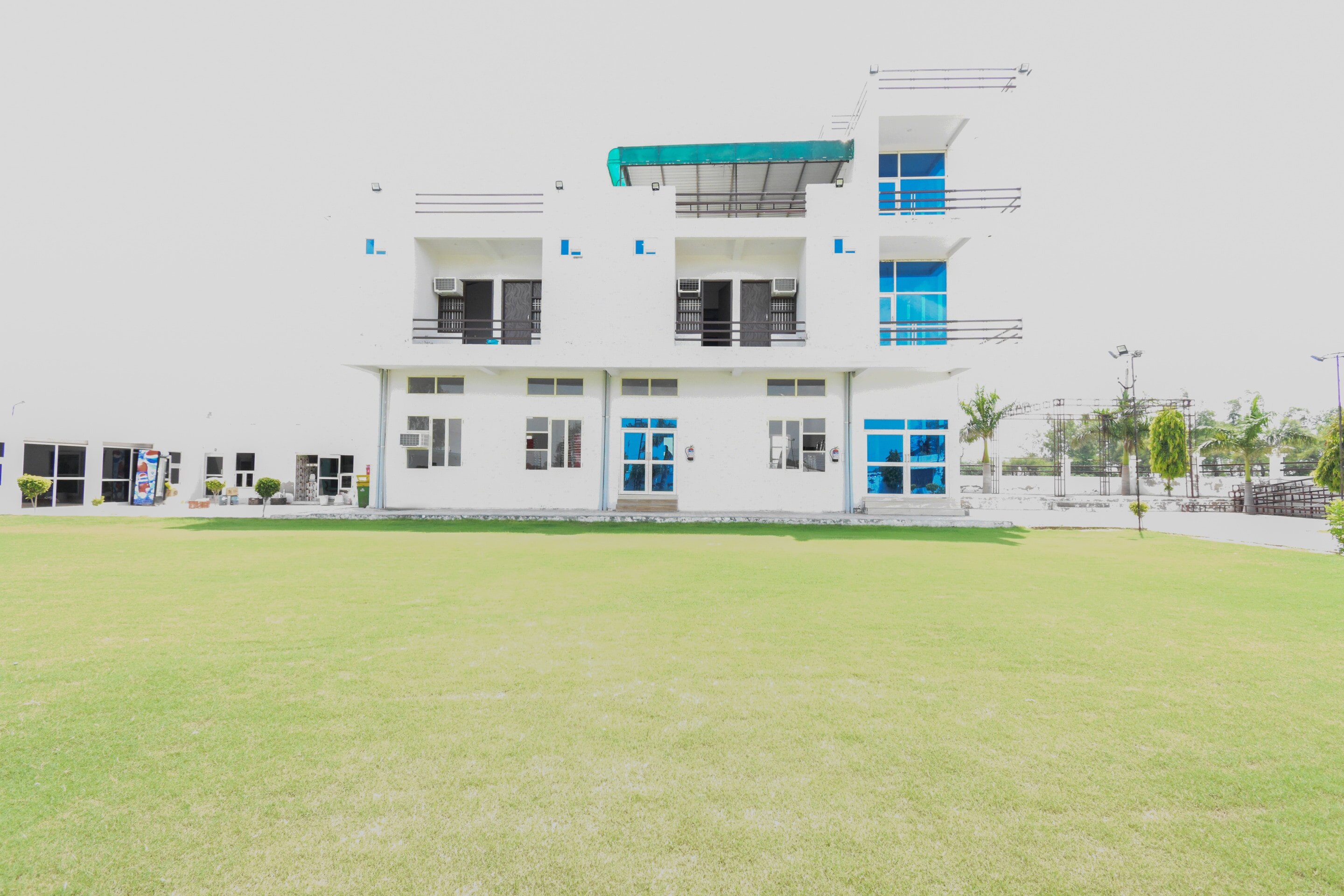Hotel O Pardeep Palace - Tap to explore photos
