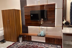 Hotel Highway Retreat, Gajraula