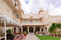 7BR Royalty 446 Year Old stay by Homeyhuts, Vallabh Nagar