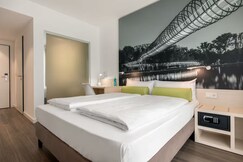 Super 8 by Wyndham Oberhausen am Centro, Herne