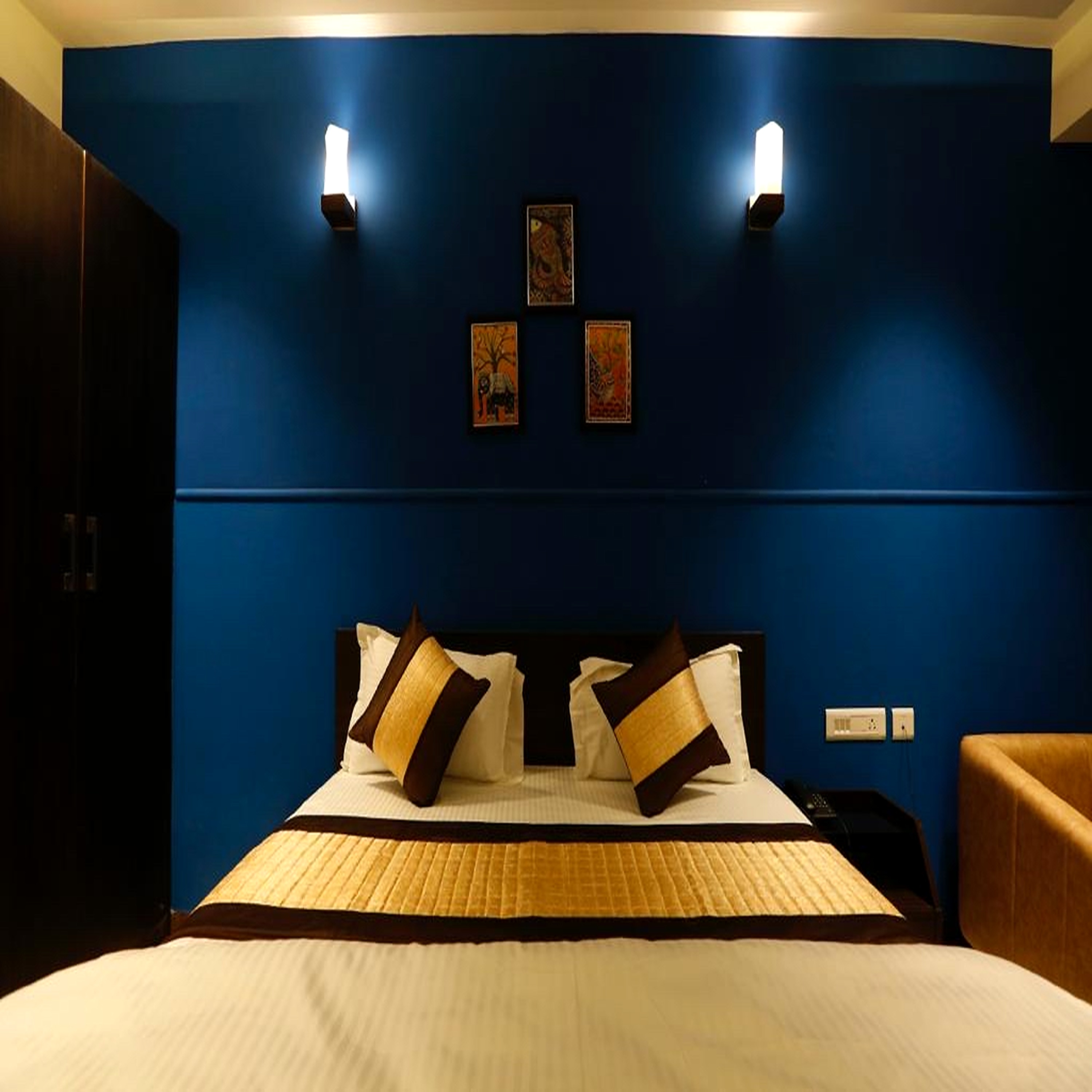 Hotel Maple Inn Ashram Road - Tap to explore photos