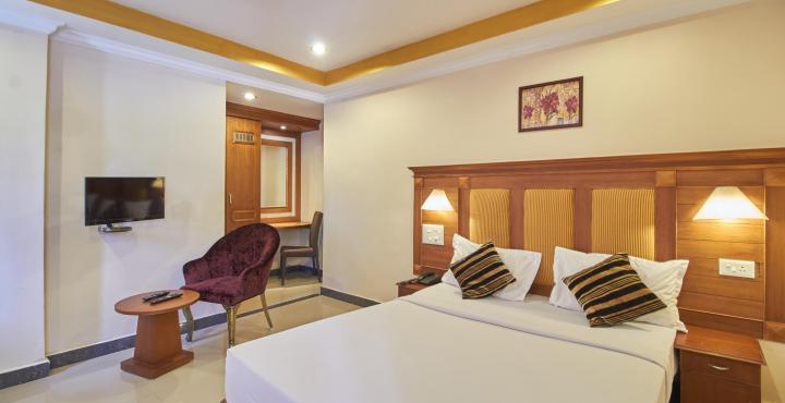 Hotel Seasons Thekkady - Tap to explore photos