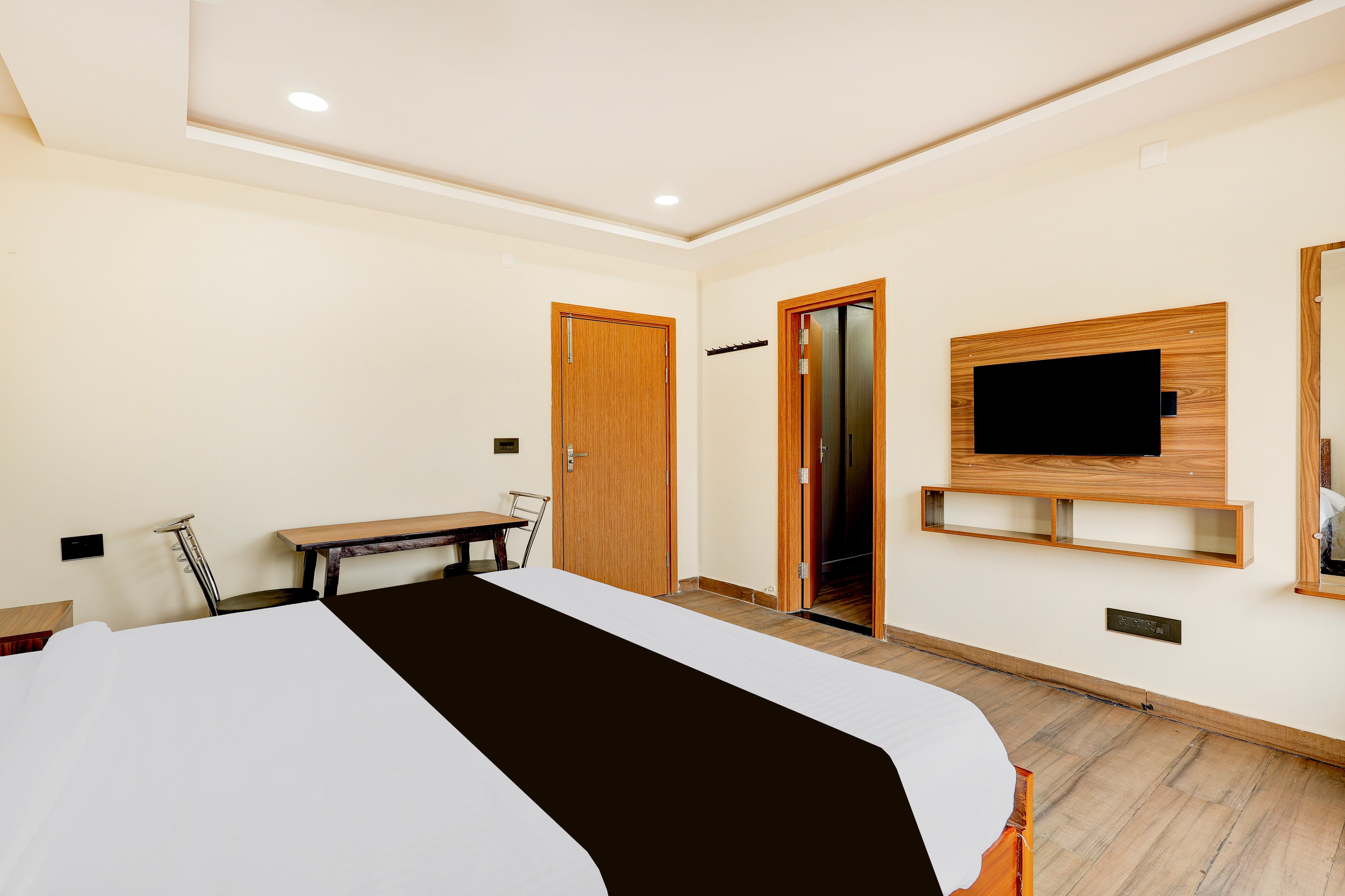 Hotel O MADHAVA RESIDENCY - Tap to explore photos