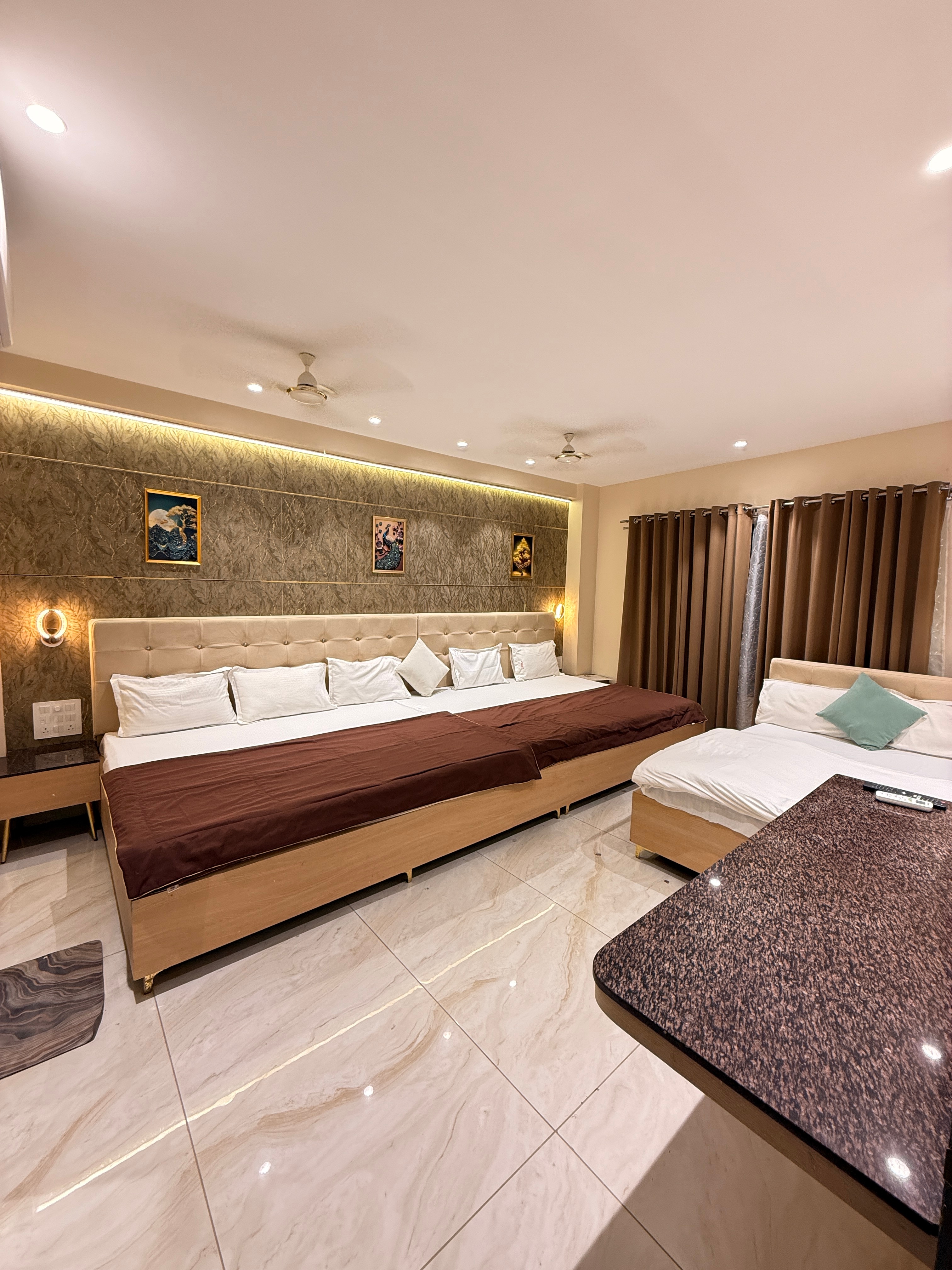 Hotel Mangal Shree - Tap to explore photos