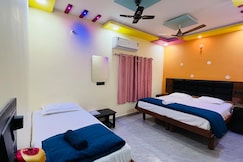 Hampi Travellers GuestHouse, Hampi