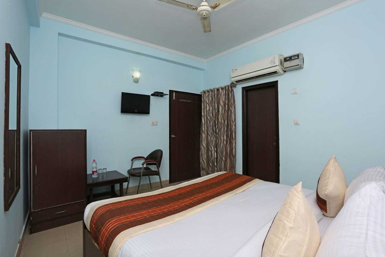 Hotel O Luxurious In Moti Bagh - Tap to explore photos