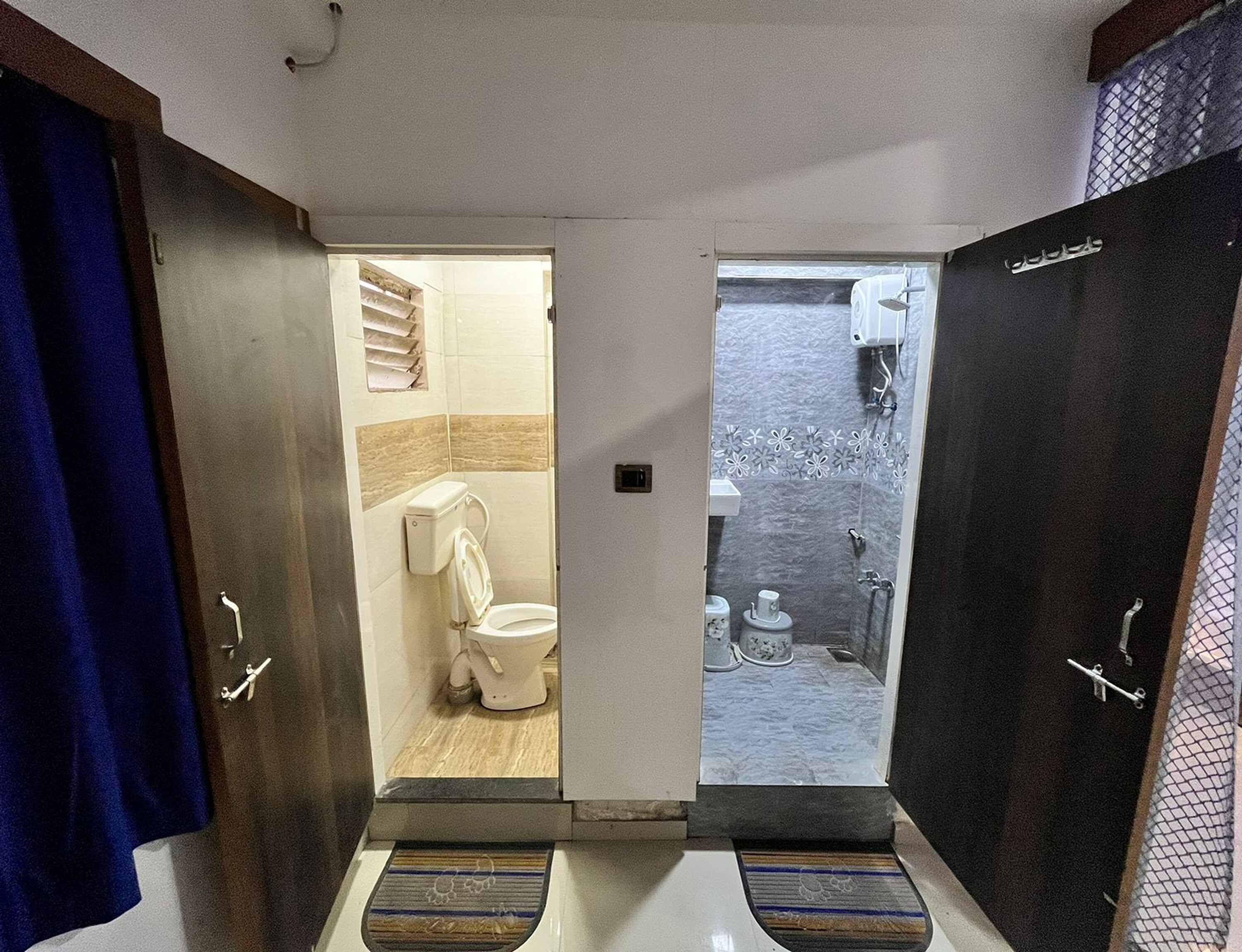 Hotel The Grand Near Maninagar Railway Station - Tap to explore photos