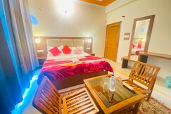 Kasauli Pinegroove Inn | Rooms & Caretaker, Solan
