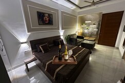 Velvet Wines Studio - Golden Majesty, Noida