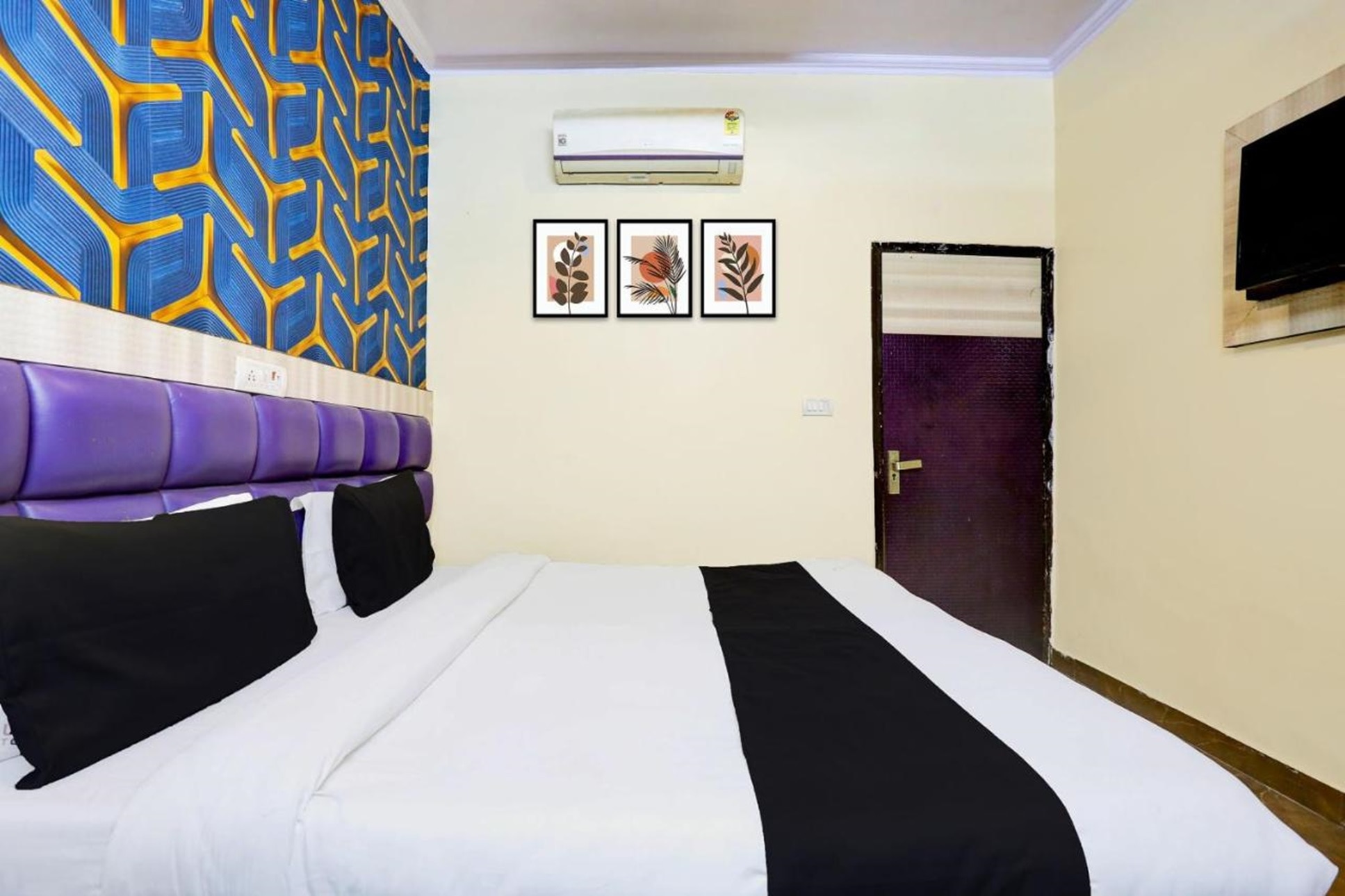HOTEL AKASH CONTINENTAL - Tap to explore photos