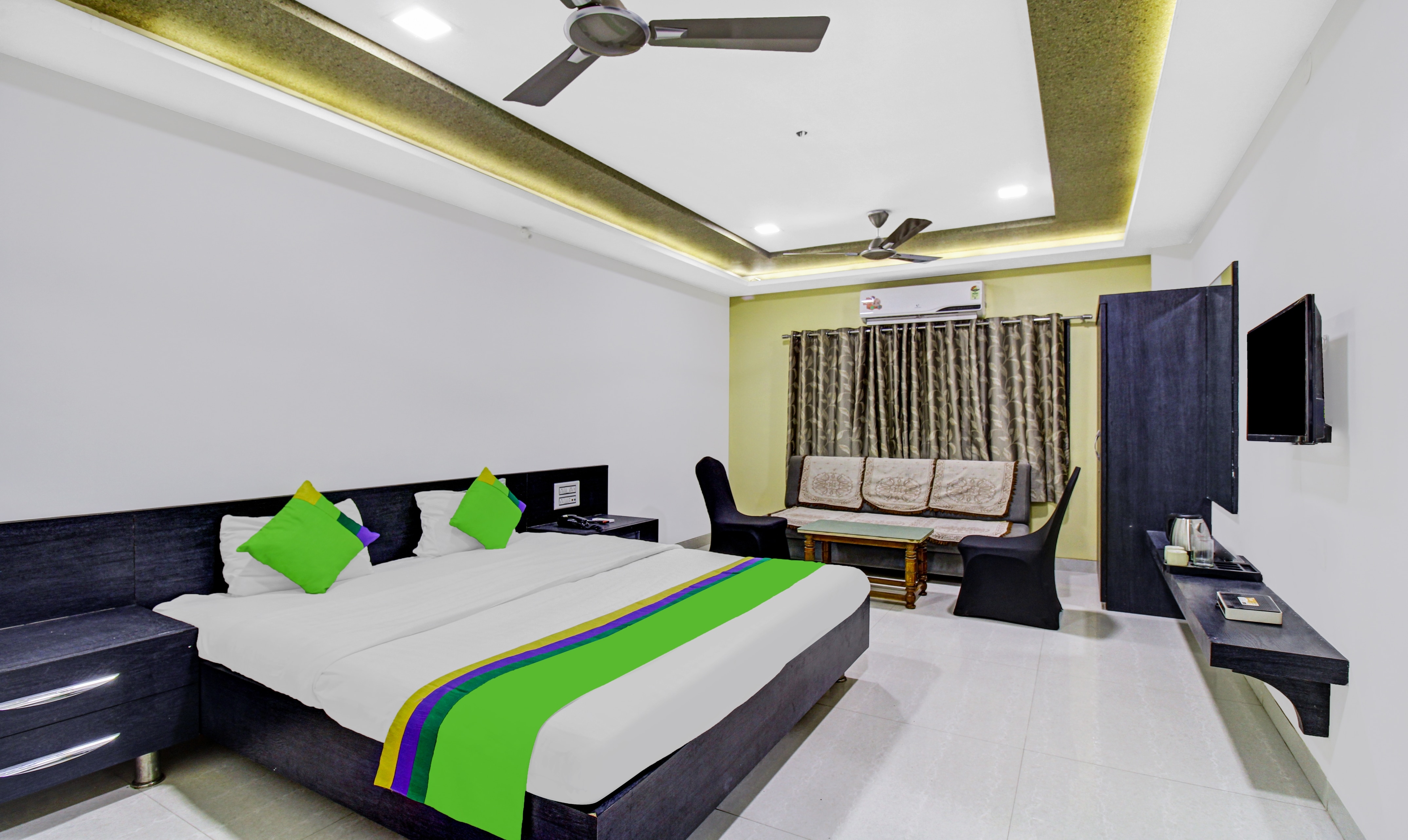 Deluxe Room 1