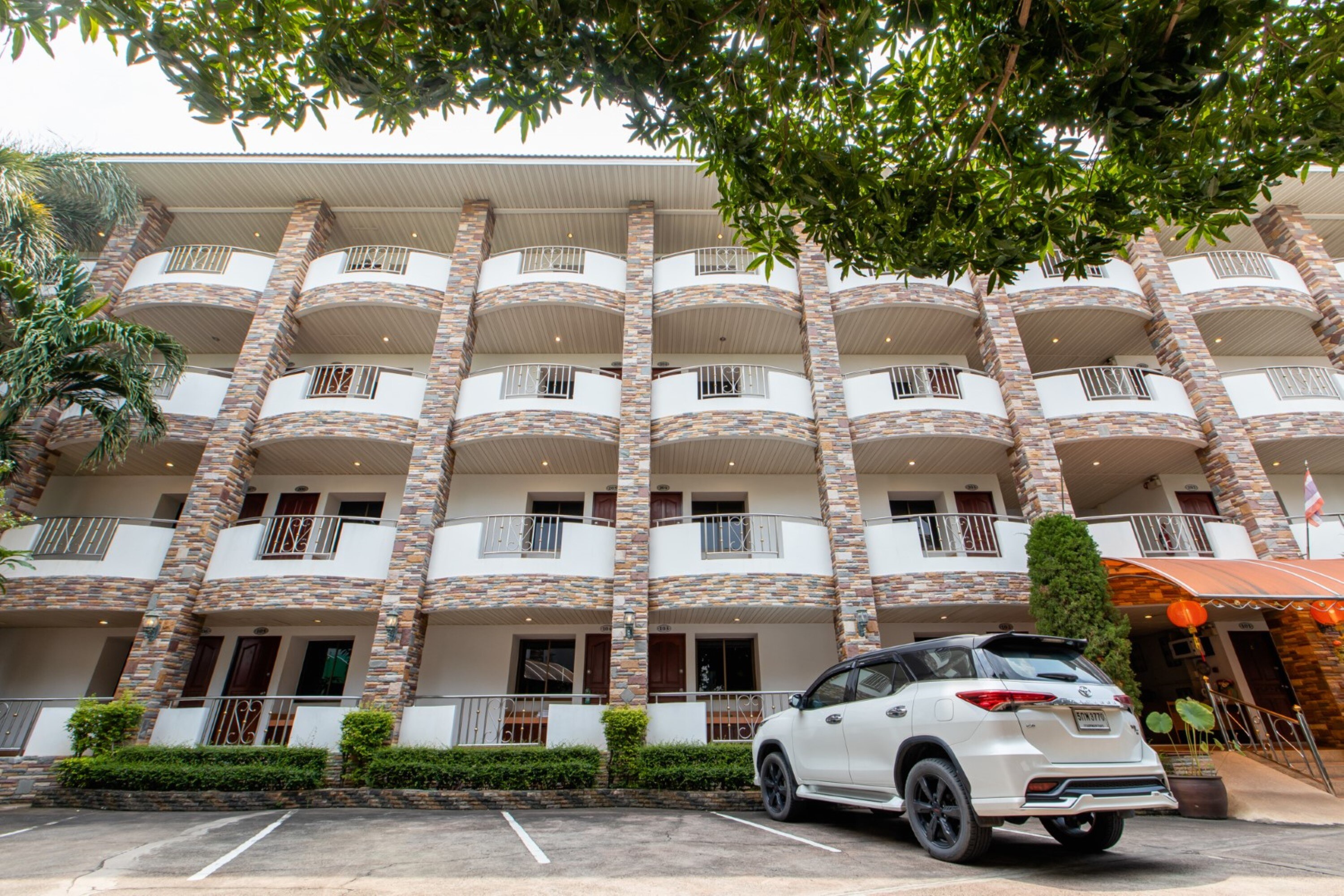 Selina Place Pattaya - Tap to explore photos