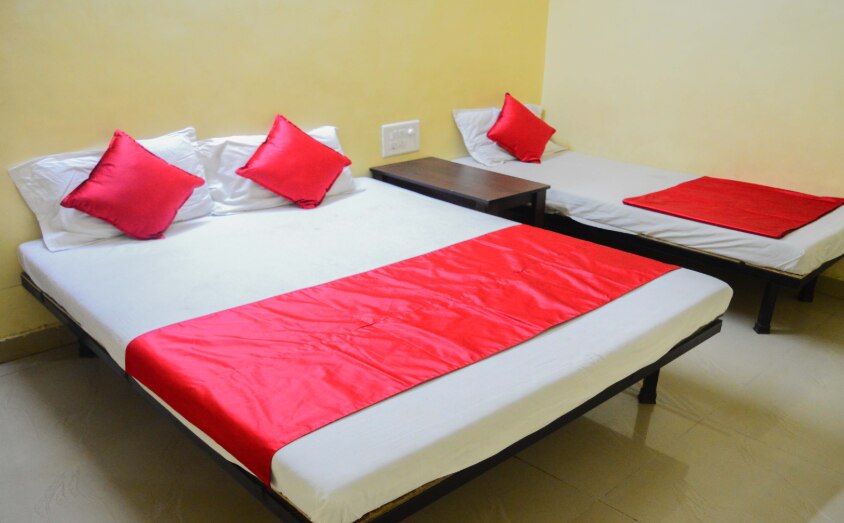 Hotel Sai Gaurav Palace - Tap to explore photos