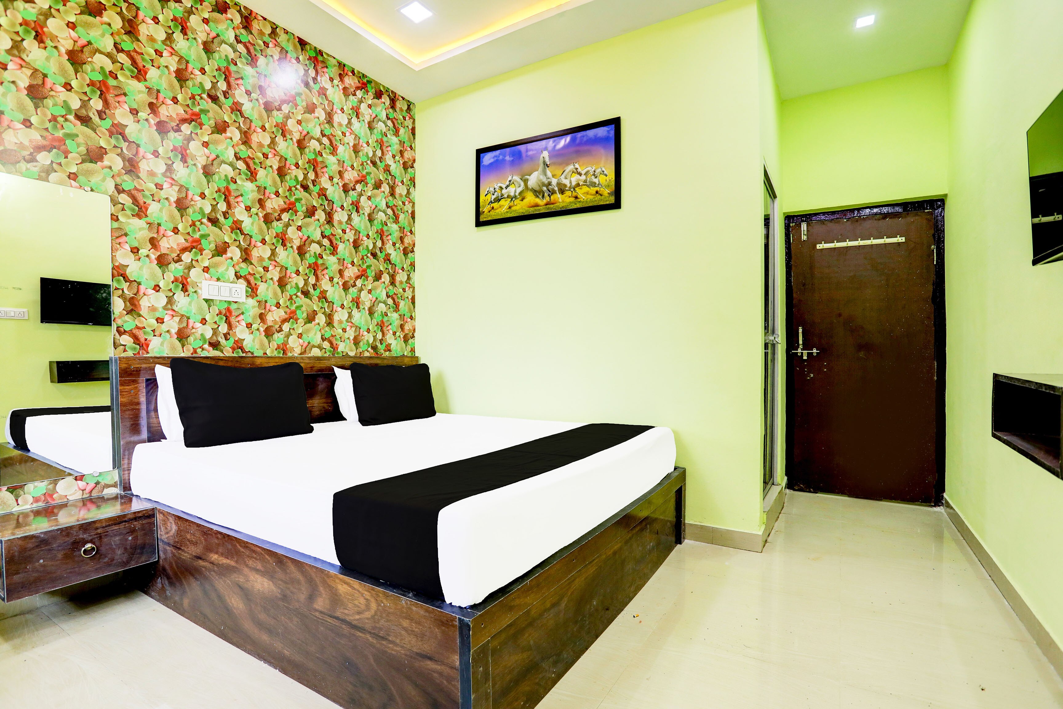 Hotel O Happy Stay Guest House - Tap to explore photos