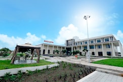 NAKSHTRA HOTEL & RESORT , Khargone