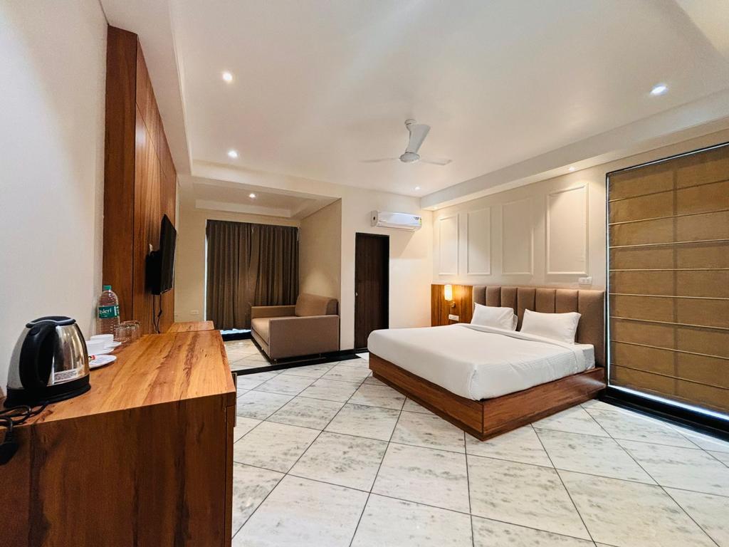 Hotel Saaj Mansion Gopalpura - Tap to explore photos