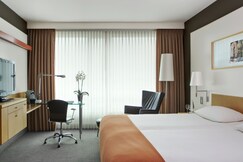 Steigenberger Airport Hotel Amsterdam, Alkemade