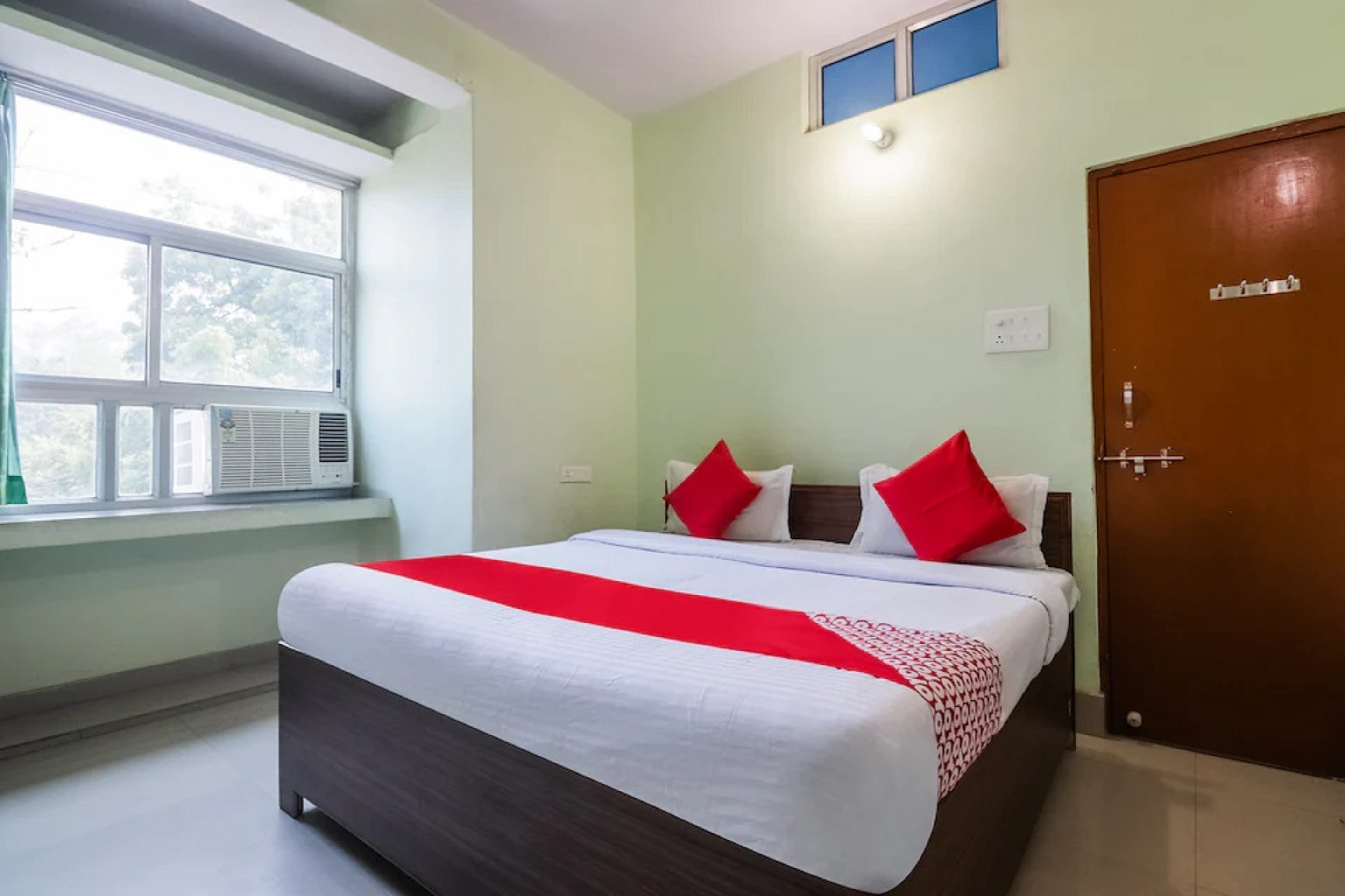 RAJ SHANTI GUEST HOUSE - Tap to explore photos