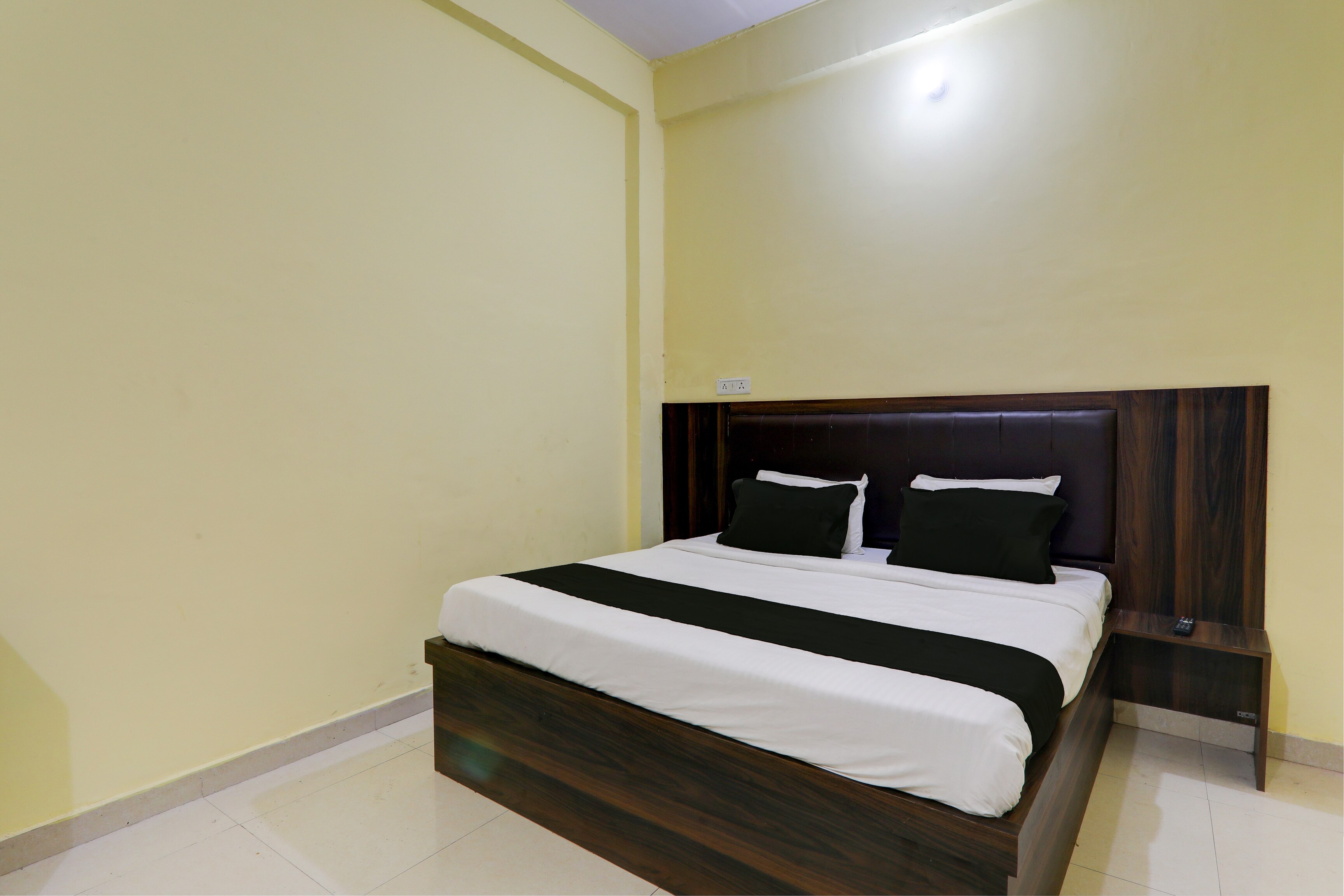 Hotel O Sadguru Inn - Tap to explore photos