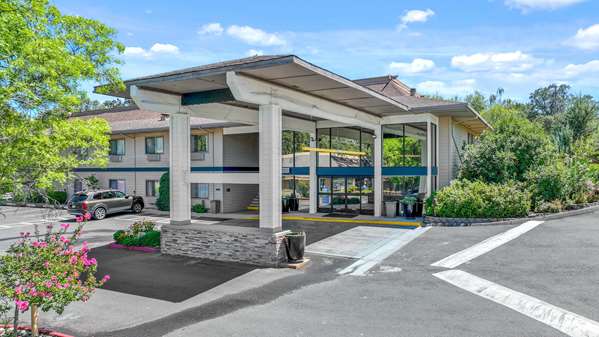 Best Western Plus Sonora Oaks Hotel and Conference Center - Tap to explore photos