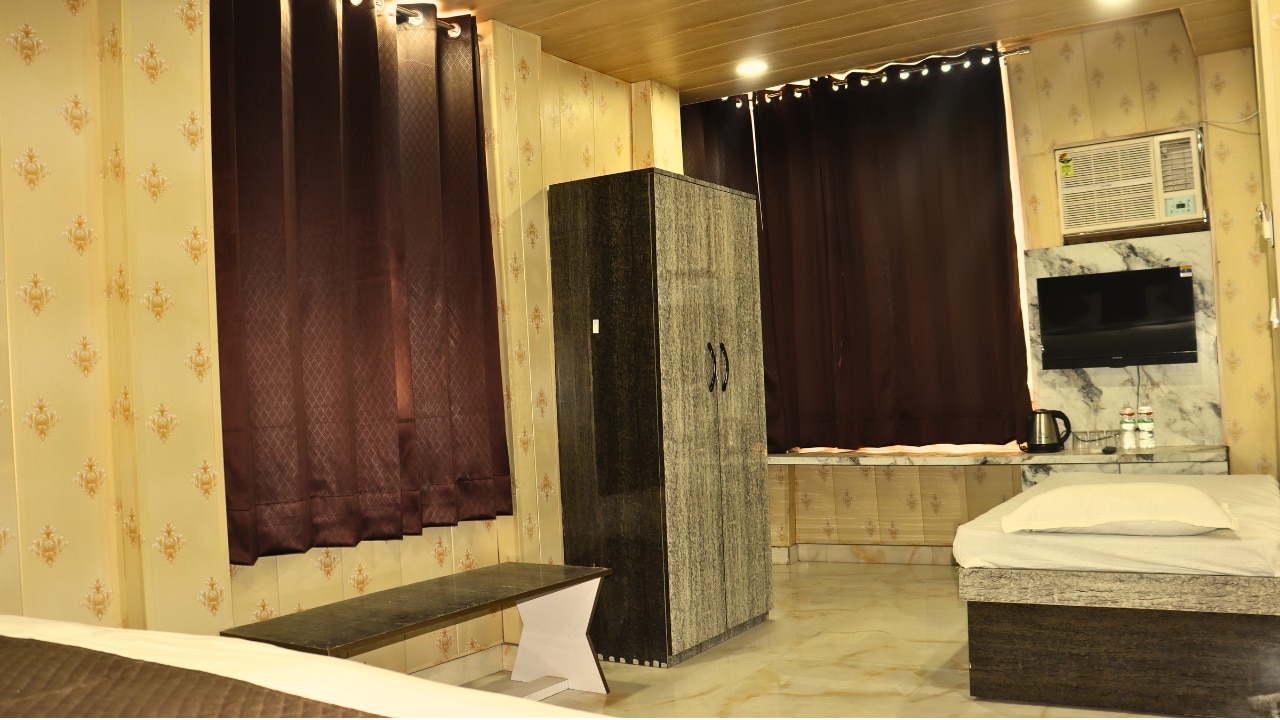 Ganga Riverfront Rooms & banquet - Tap to explore photos