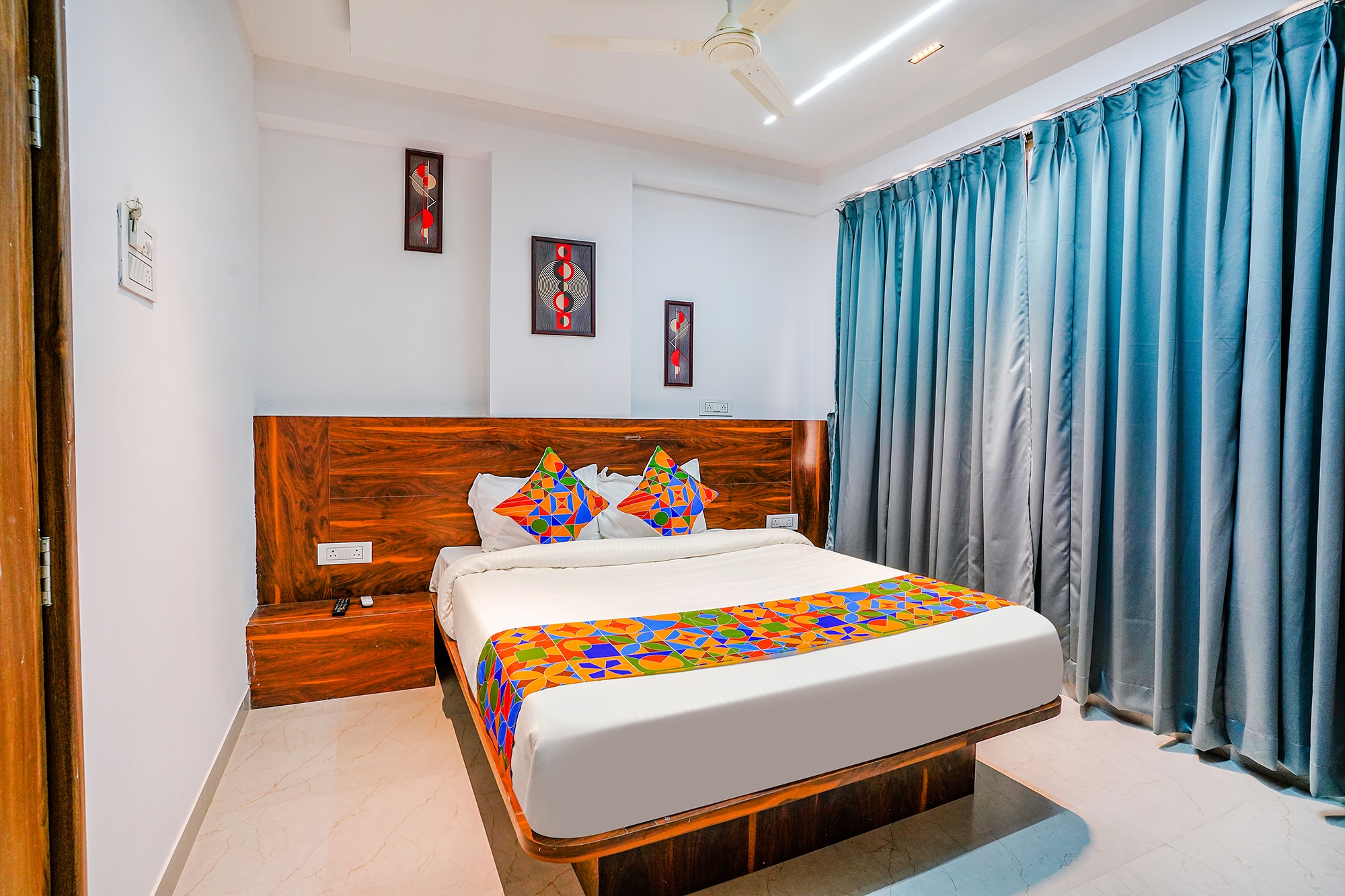 FabHotel Crystal Inn - Nr. Suvarndeep Chowk - Tap to explore photos