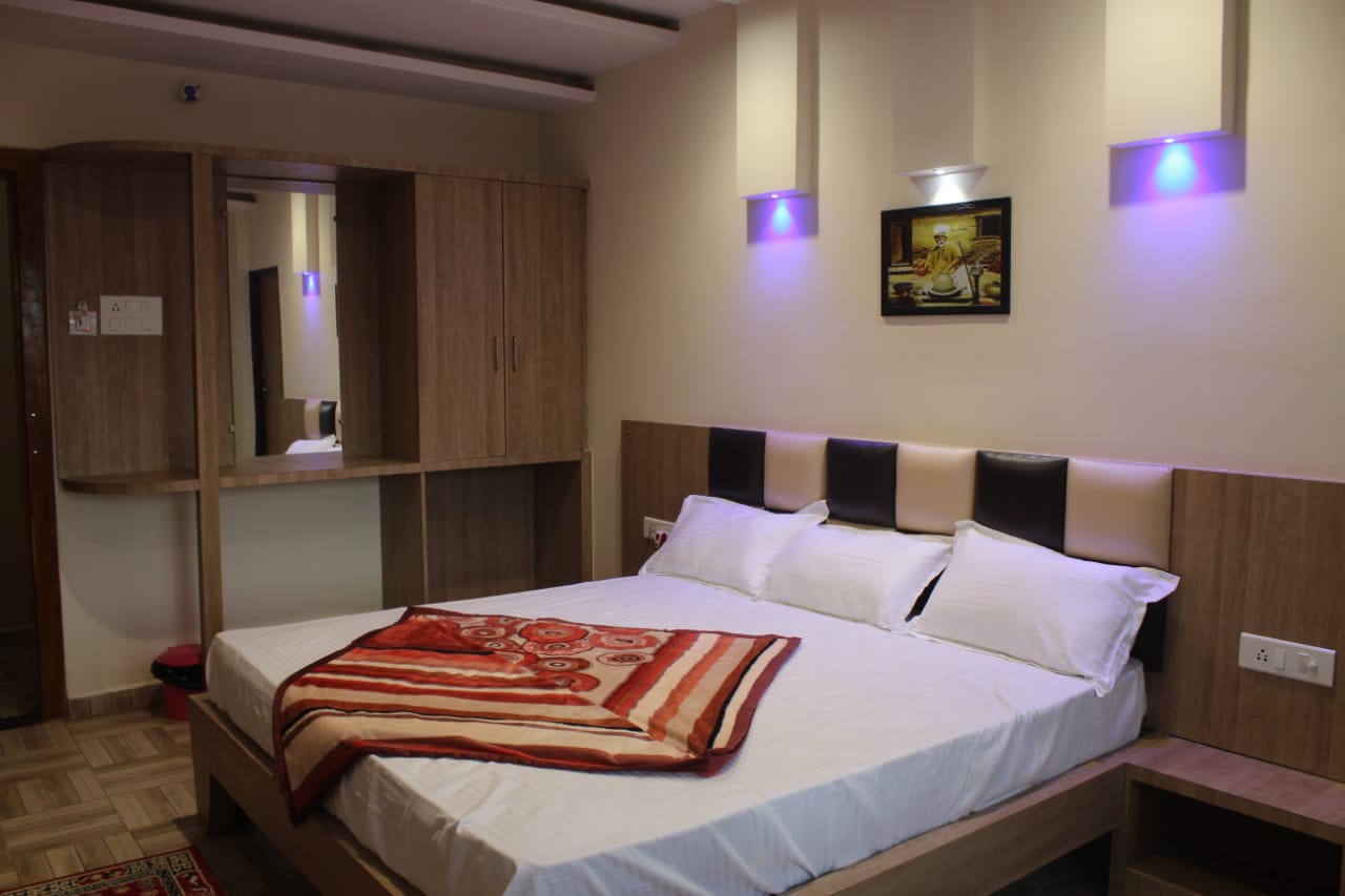 Hotel Kanha Inn - Tap to explore photos