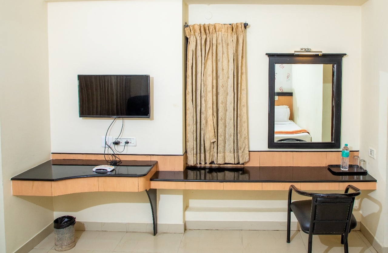 Hotel Shrie Shaanth - Tap to explore photos
