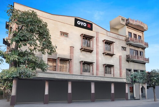 HOTEL O 4 SQUARE A LUXURY ROOMS NEAR RDC MAIN MARKET