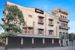 HOTEL O 4 SQUARE A LUXURY ROOMS NEAR RDC MAIN MARKET, Ghaziabad