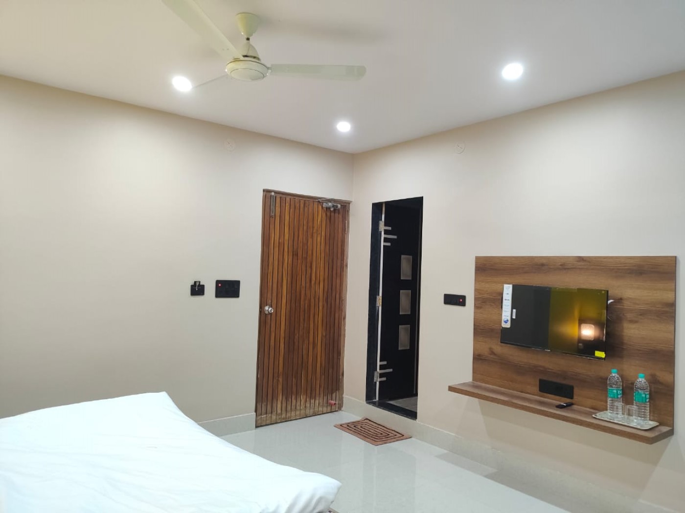 HOTEL VAISHNAVI - Tap to explore photos