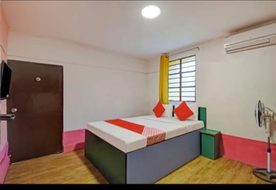 Luxor Home Stays, Kolkata - Tap to explore photos