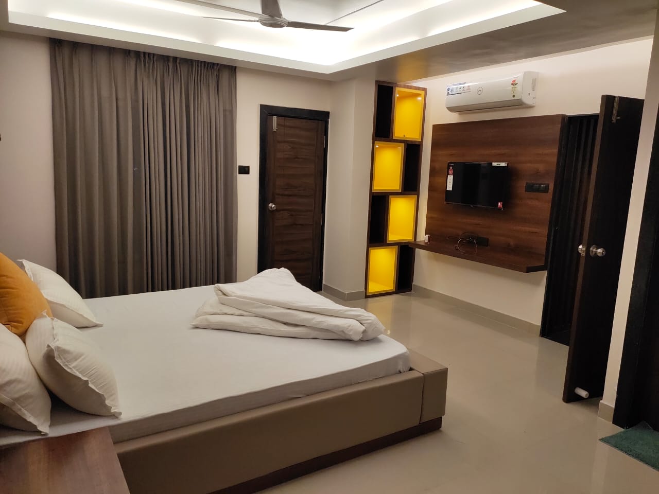 Sahita's Homestay | Rooms in an Apartment - Tap to explore photos