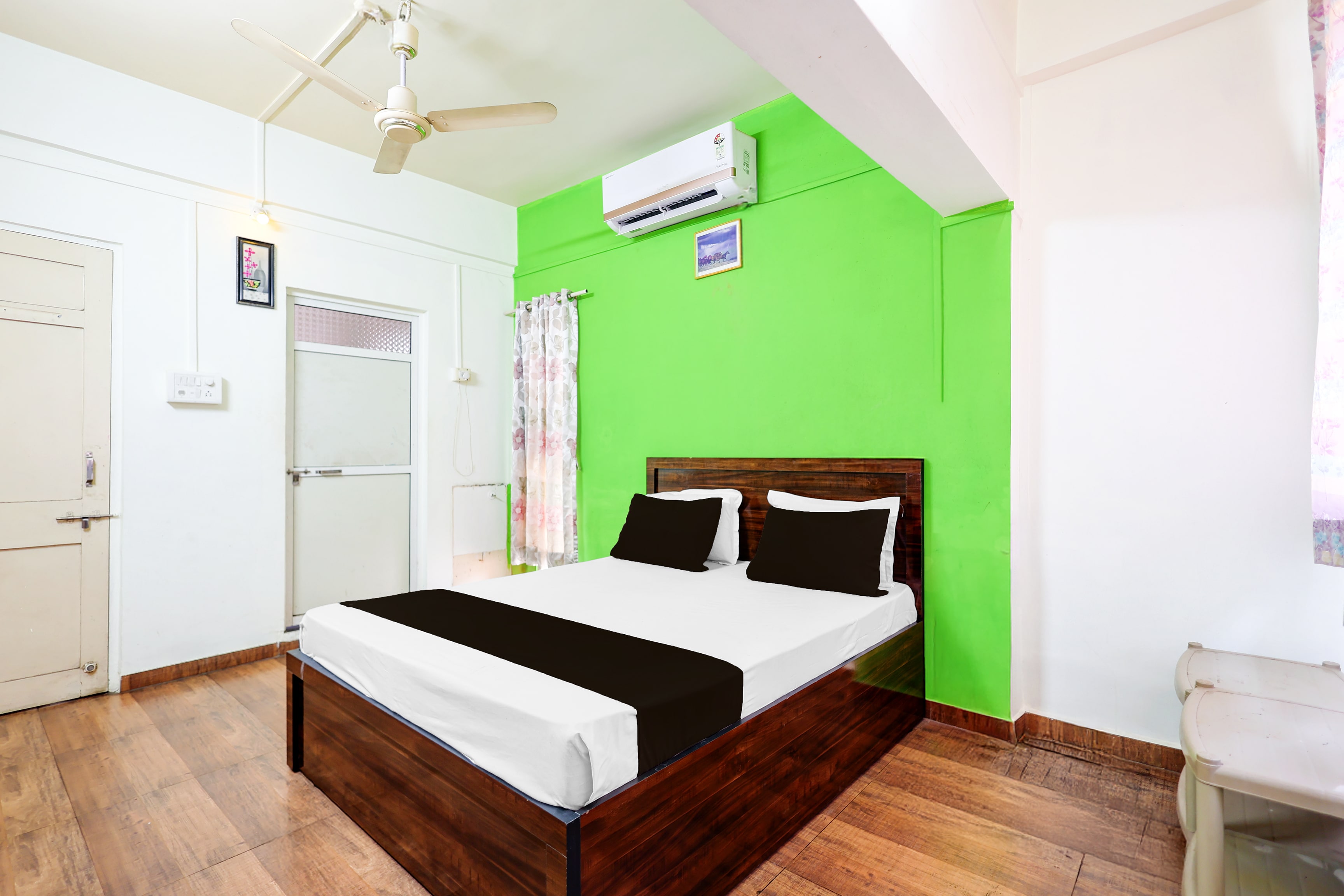 Hotel O Om Yatri Own Lodging 5
