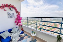 Cozy Santorini Inspired Stay Near Expo Mart, Greater Noida