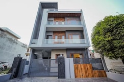 Nawab Home- Entire 3BHK Apartment, Jagraon