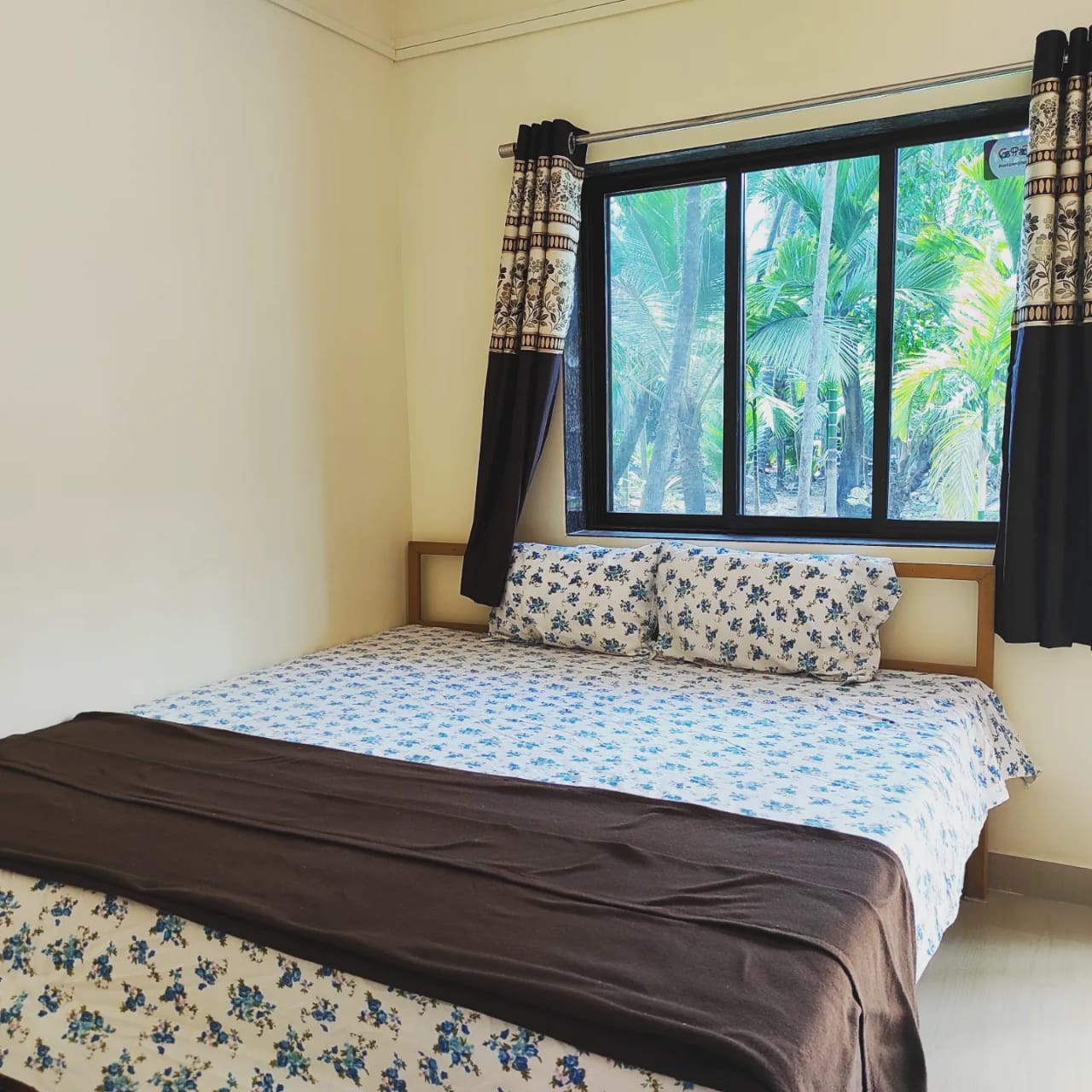 Silver Coast Holiday Home - Tap to explore photos