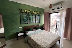 Monet's Art Studio 1KM from Beach Pool, Goa