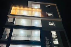 Pearl Stays, Thiruthani