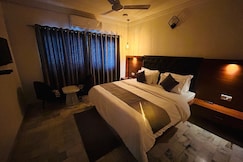 Hotel 7cr, Vadodara