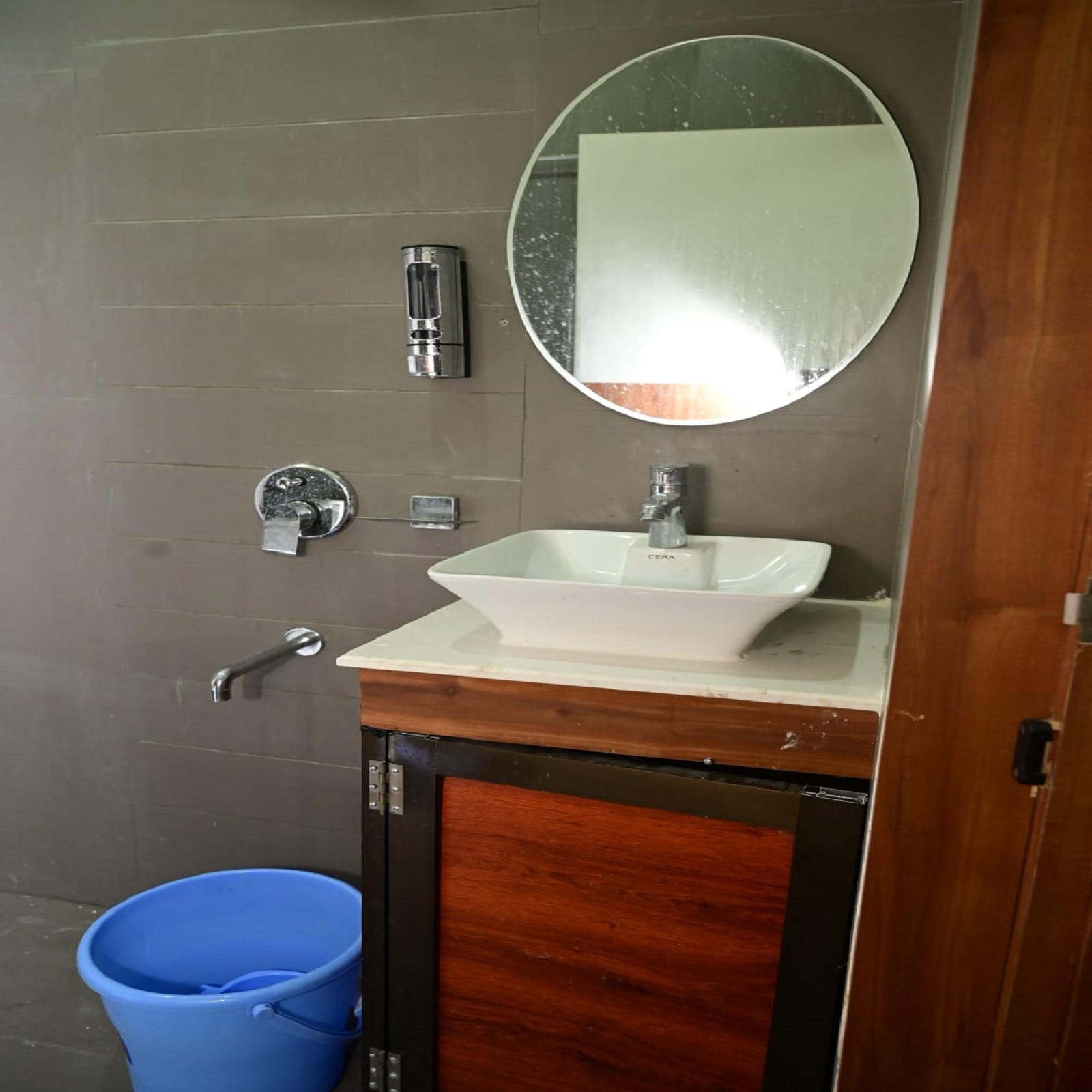 Hotel Green Park Varanasi - Tap to explore photos