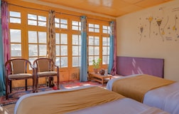 Room with Lake View with External Exclusive Washroom