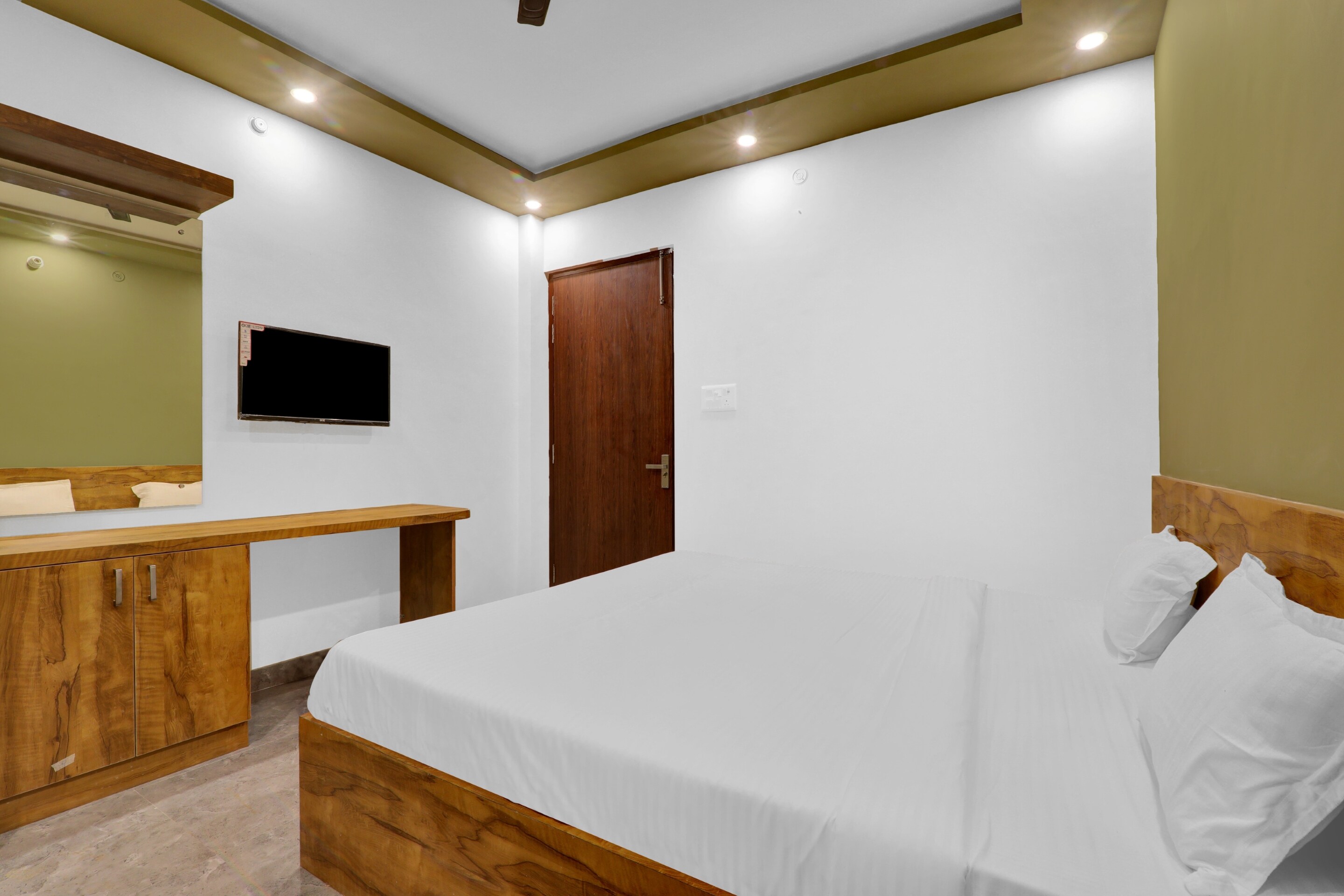 Hotel O Anant Inn - Tap to explore photos