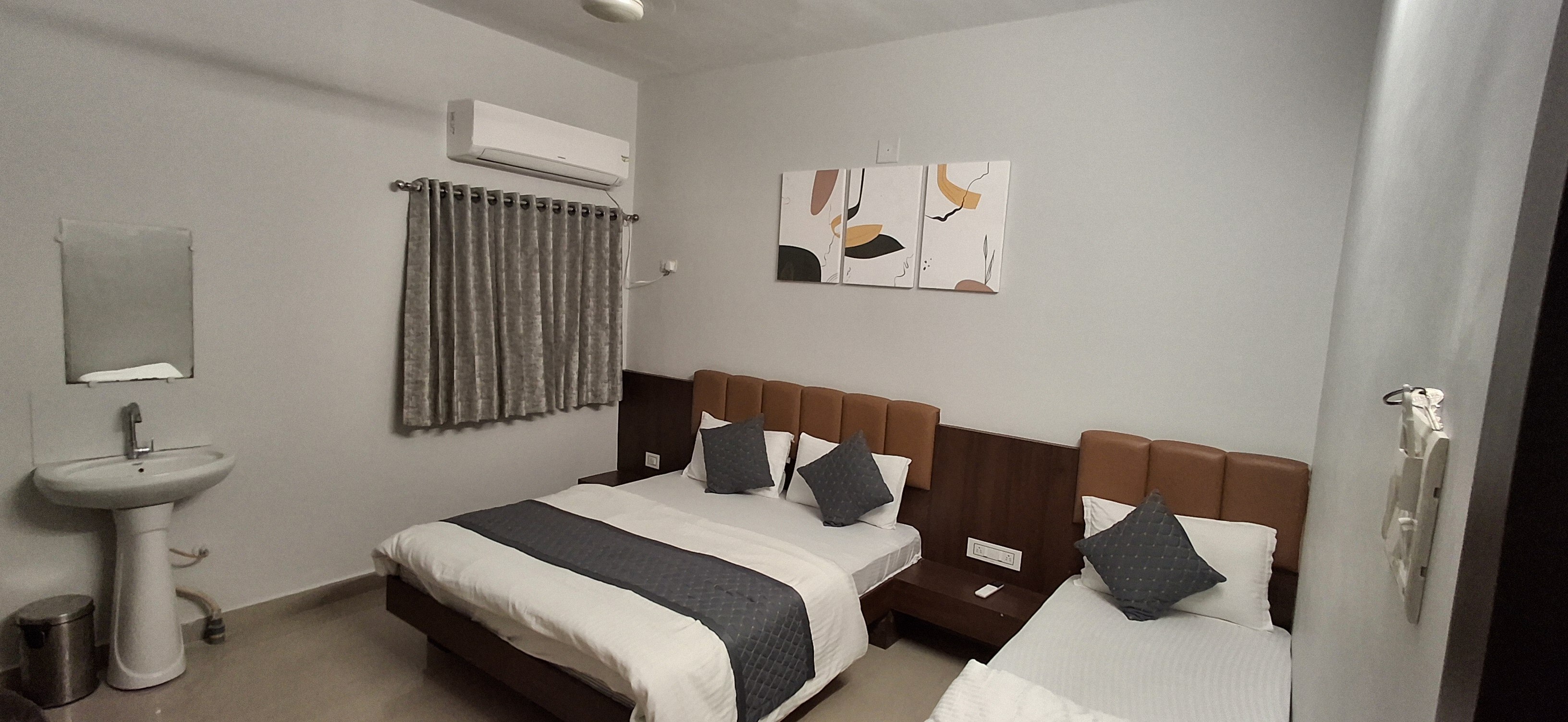 Hotel SHRINATH INN - Tap to explore photos