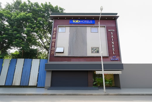 FabHotel Saineel - Nr Juhu