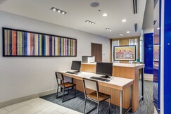 Holiday Inn Express and Suites Denton South, Denton