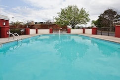 Holiday Inn Express Atlanta West - Theme Park Area, an IHG Hotel, Cobb